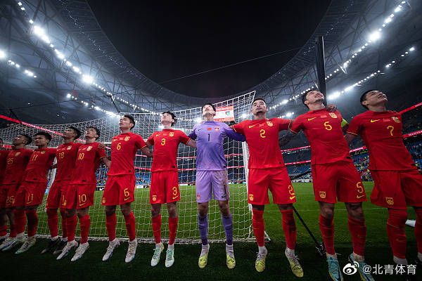 两人在戏里饰演一对夫妻联手探案，戏外在拍摄时配合默契，他们的合作获程伟豪导演点赞：;演对手戏就像是在抛接球，张震和张钧甯能够稳当接住对方抛来的球，并在绝佳的时机抛回去